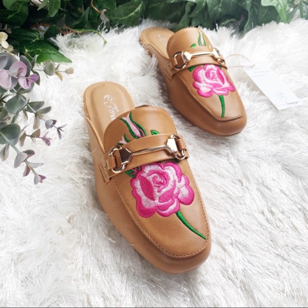 NWT Tan Boho Embroidered Horse-bit Flat Loafers